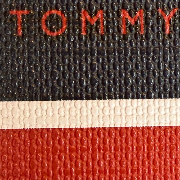 TOMMY HILFIGER WOMEN’S LARGE STRIPE ZIP WALLET - Picture 8 of 16